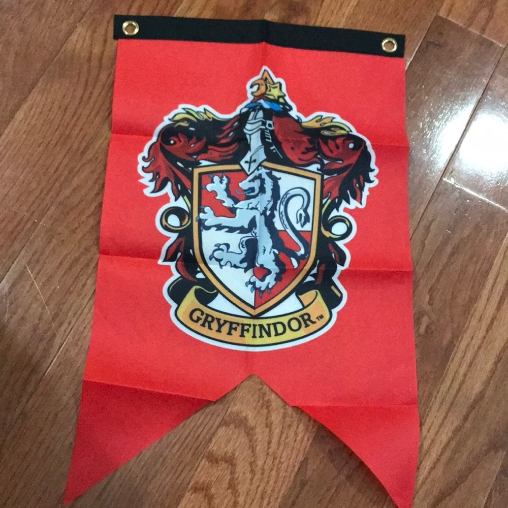 New Gryffindor flag - Picture 1 of 3